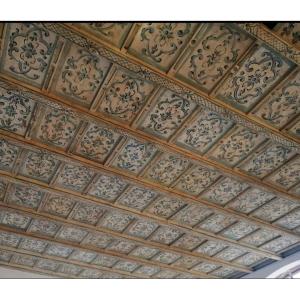 Antico soffitto in legno dipinto