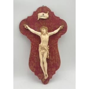 Grande cristo in avorio scolpito