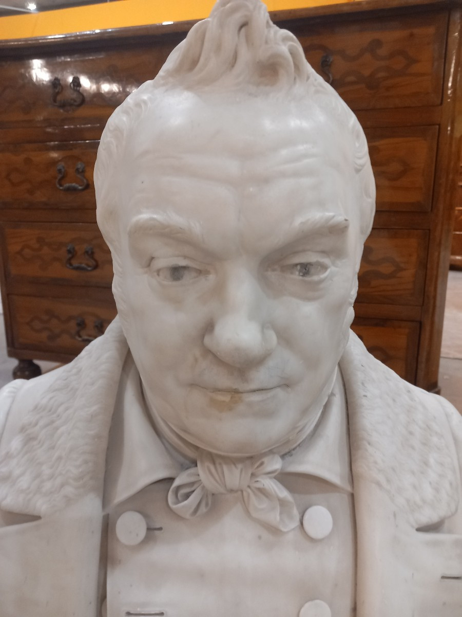 Busto in marmo biancone di Carrara, Nobiluomo -photo-2