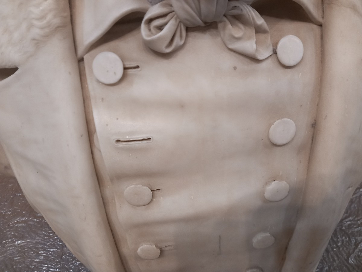 Busto in marmo biancone di Carrara, Nobiluomo -photo-4