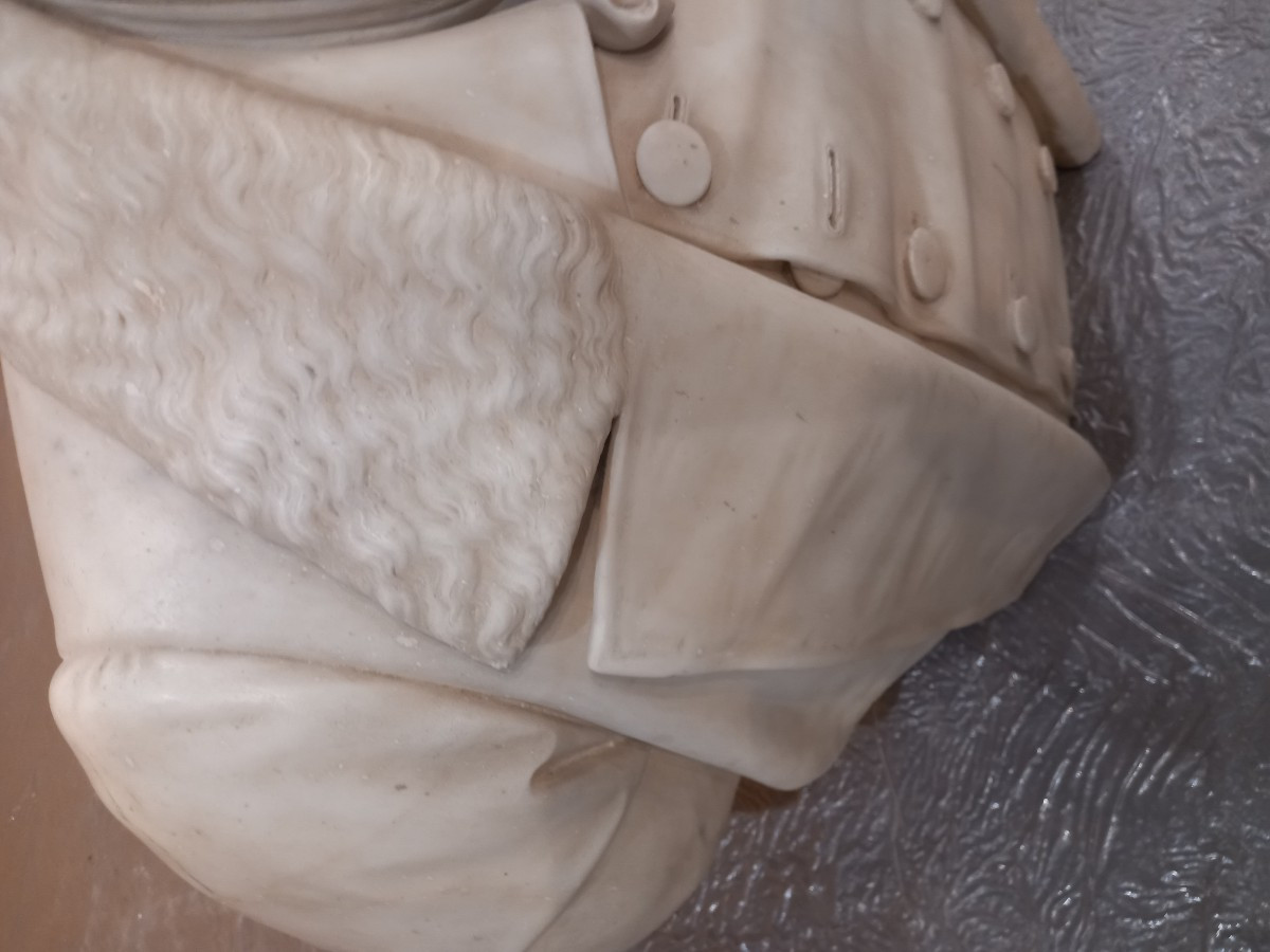 Busto in marmo biancone di Carrara, Nobiluomo -photo-1