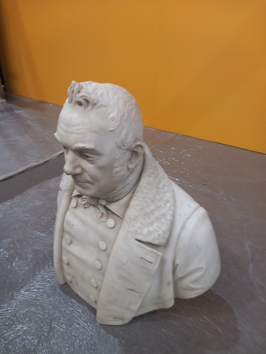 Busto in marmo biancone di Carrara, Nobiluomo -photo-4