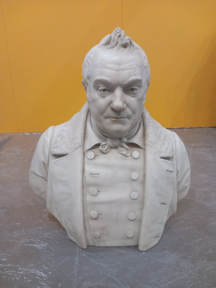 Busto in marmo biancone di Carrara, Nobiluomo 