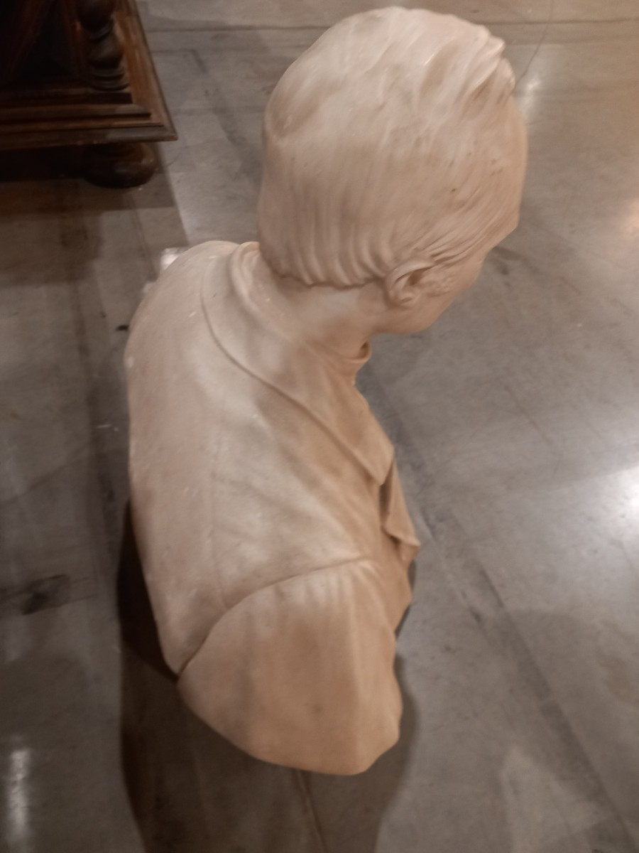 Busto in marmo biancone di Carrara, Prelato -photo-1