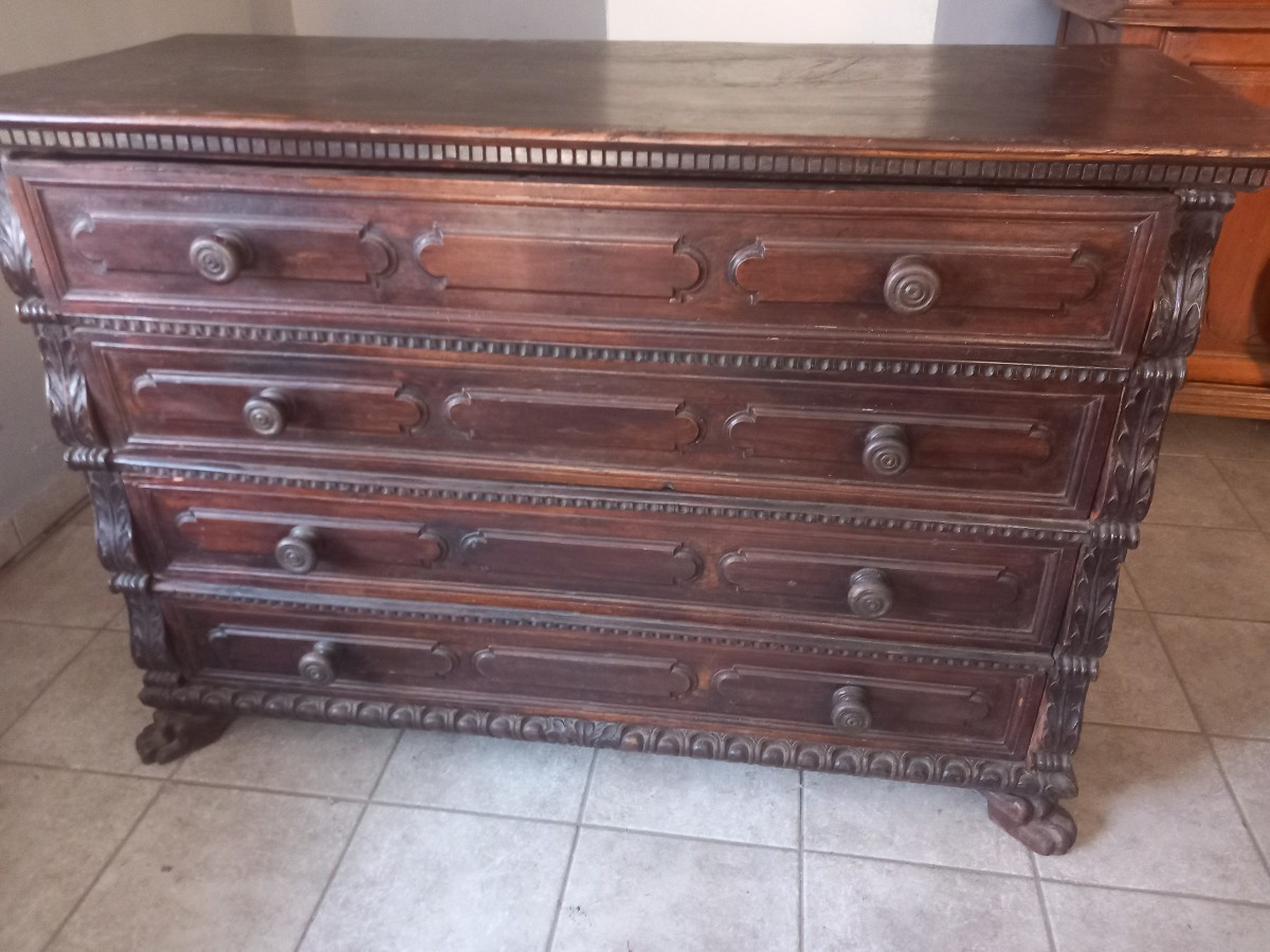 Comò in noce, '600, Lombardia