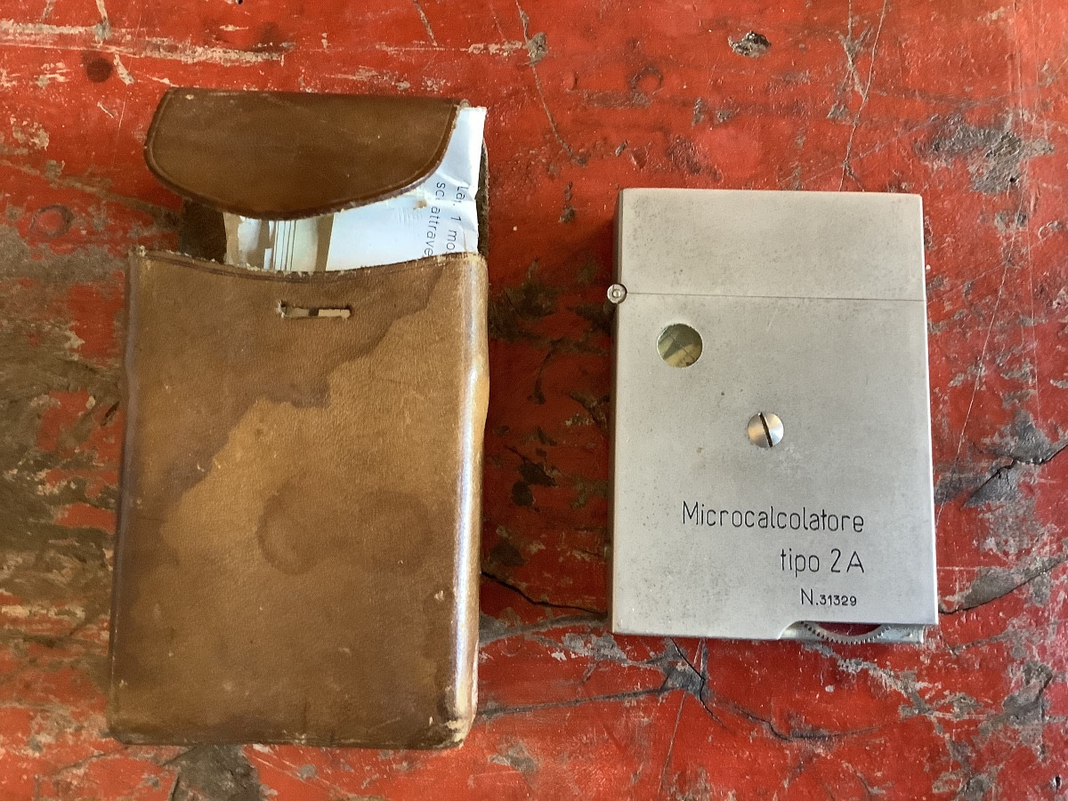 Microcalcolatore in metallo tipo 2A  Ep 1950