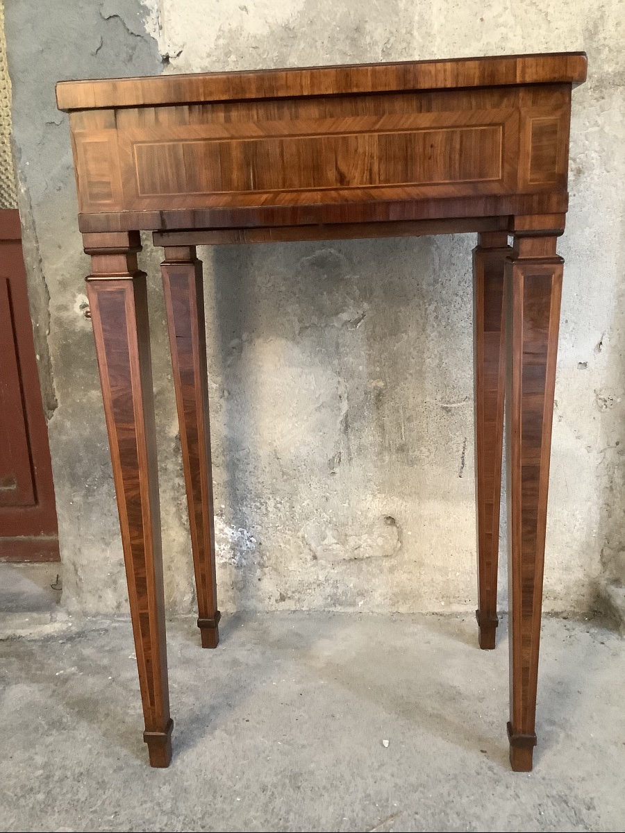 Piccolo tavolino da gioco in legni pregiati vari con due cassetti Ep Luigi XVI-photo-2