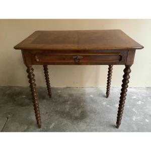 Tavolino in noce con gambe a rocchetto Ep 800