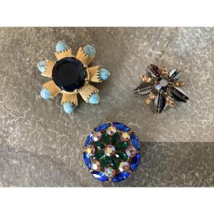 Tre spille in metallo  dorato con cristalli americana e inglese anni 1960