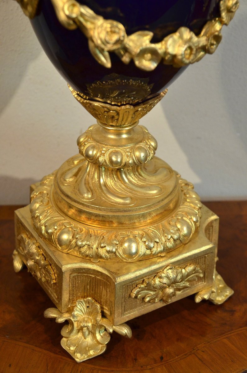 Coppia di candelabri Luigi XVI in bronzo dorato e percellana Sevres blu, Francia XIX secolo-photo-8