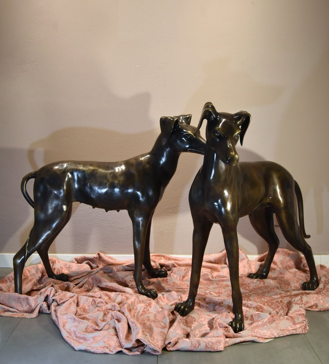 Coppia di levrieri Art Déco in bronzo,  Francia XX secolo-photo-3