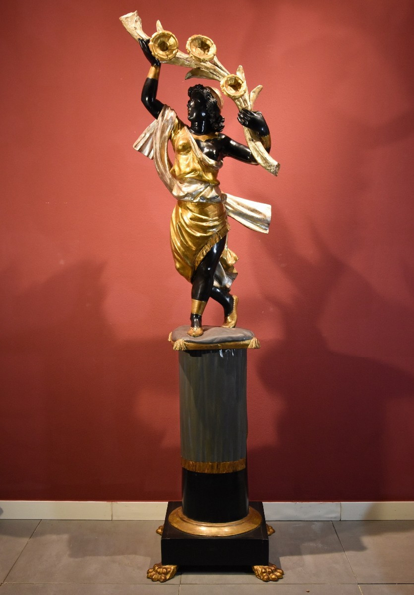Antica scultura di Moretto femminile con cornucopia fiorita, Scultore veneziano XIX secolo