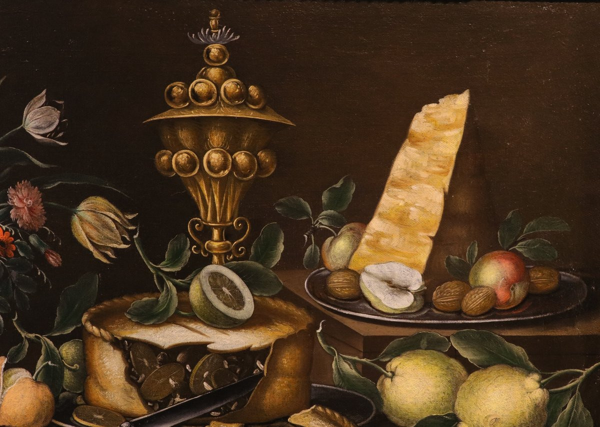 Pittore fiammingo del XVIII secolo,Natura morta con fiori e frutta, una torta, calice prezioso-photo-3