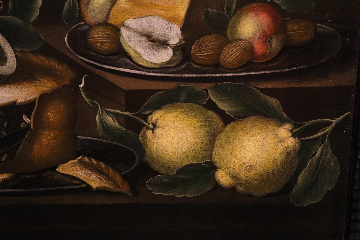 Pittore fiammingo del XVIII secolo,Natura morta con fiori e frutta, una torta, calice prezioso-photo-6