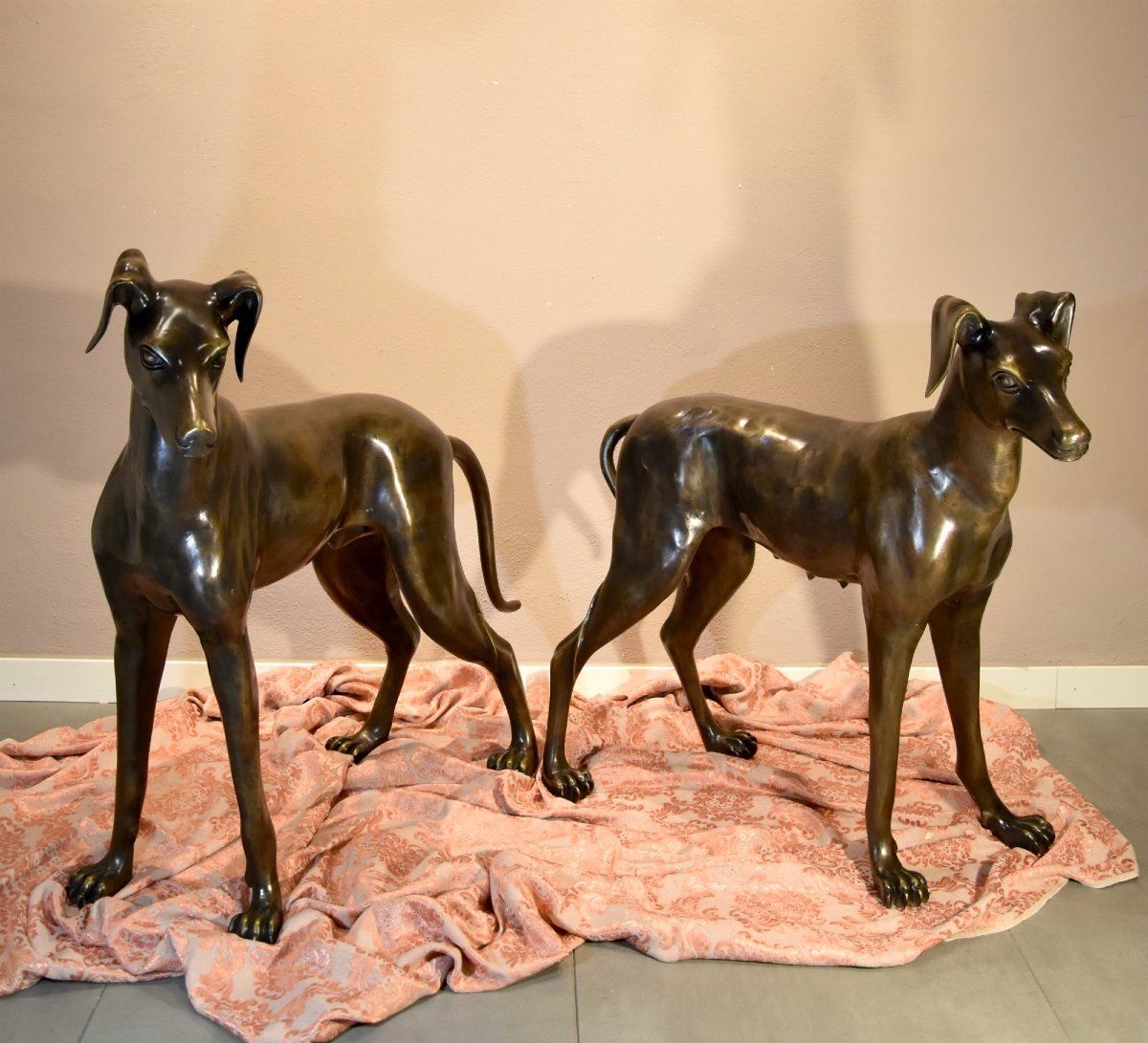 Coppia di levrieri Art Déco in bronzo,  Francia XX secolo-photo-2