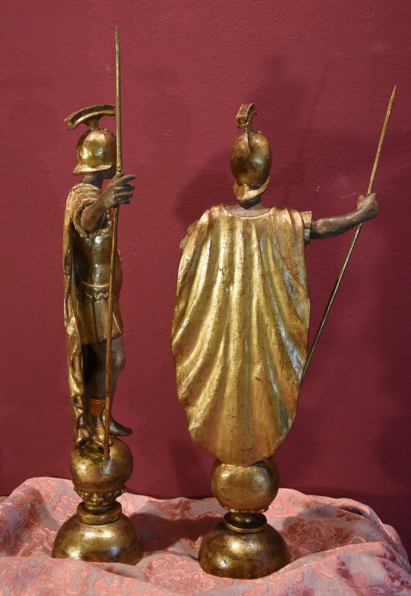 Coppia di soldati romani in legno dorato, Roma XVIII secolo-photo-2