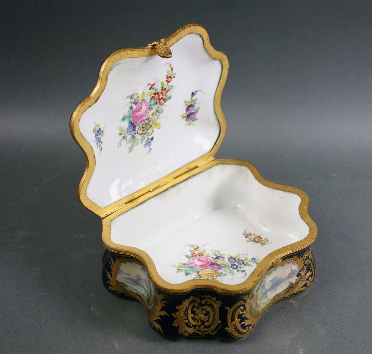Grande Cofanetto Scatola Porcellana Blu di Sèvres Smalto e Oro Napoleone III XIX-photo-1