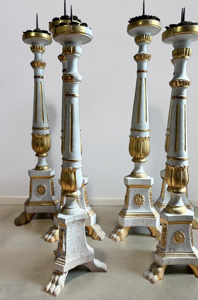 Gruppo di sei Candelieri da Altare in Legno Dorato e Laccato Italia, XVIII secolo-photo-1
