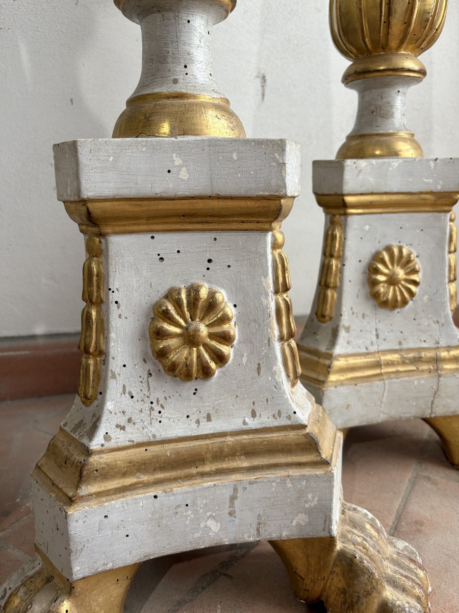Gruppo di sei Candelieri da Altare in Legno Dorato e Laccato Italia, XVIII secolo-photo-5