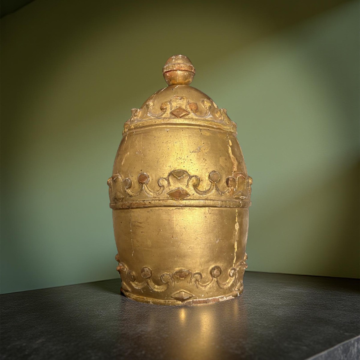 Tiara Papale in Legno  Solpito e Dorato Italia XVIII secolo