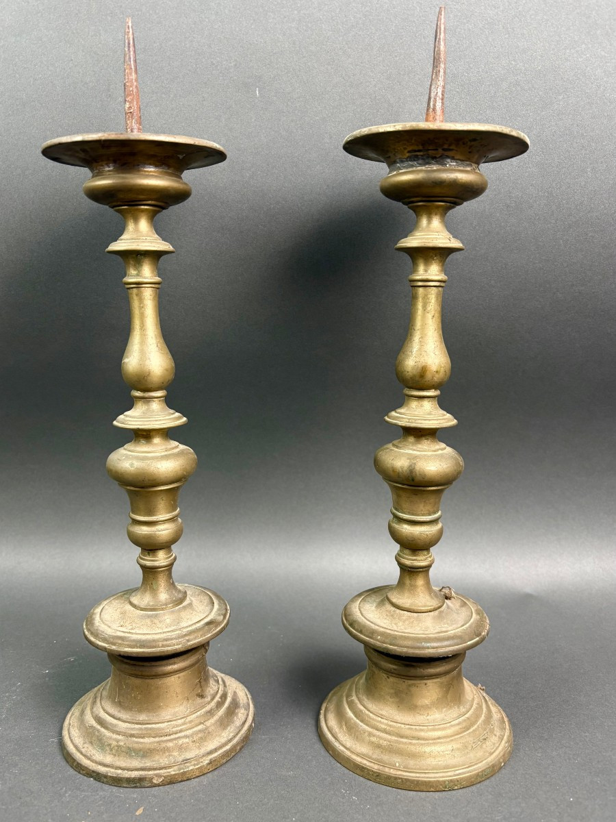 Coppia Candelieri in Bronzo a Rocchetto XVII secolo