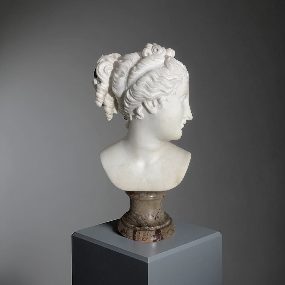 Antonio Frilli (1830-1902) Busto in Marmo della Venere Italica XIX secolo