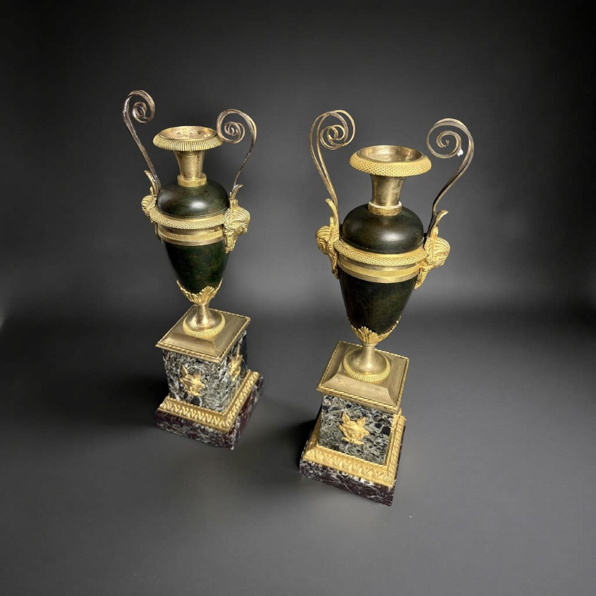 Claude Galle (attr.) Coppia di Urne Vasi Direttorio Bronzo e Marmo-photo-3