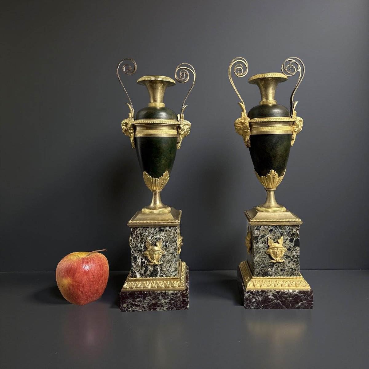 Claude Galle (attr.) Coppia di Urne Vasi Direttorio Bronzo e Marmo-photo-4