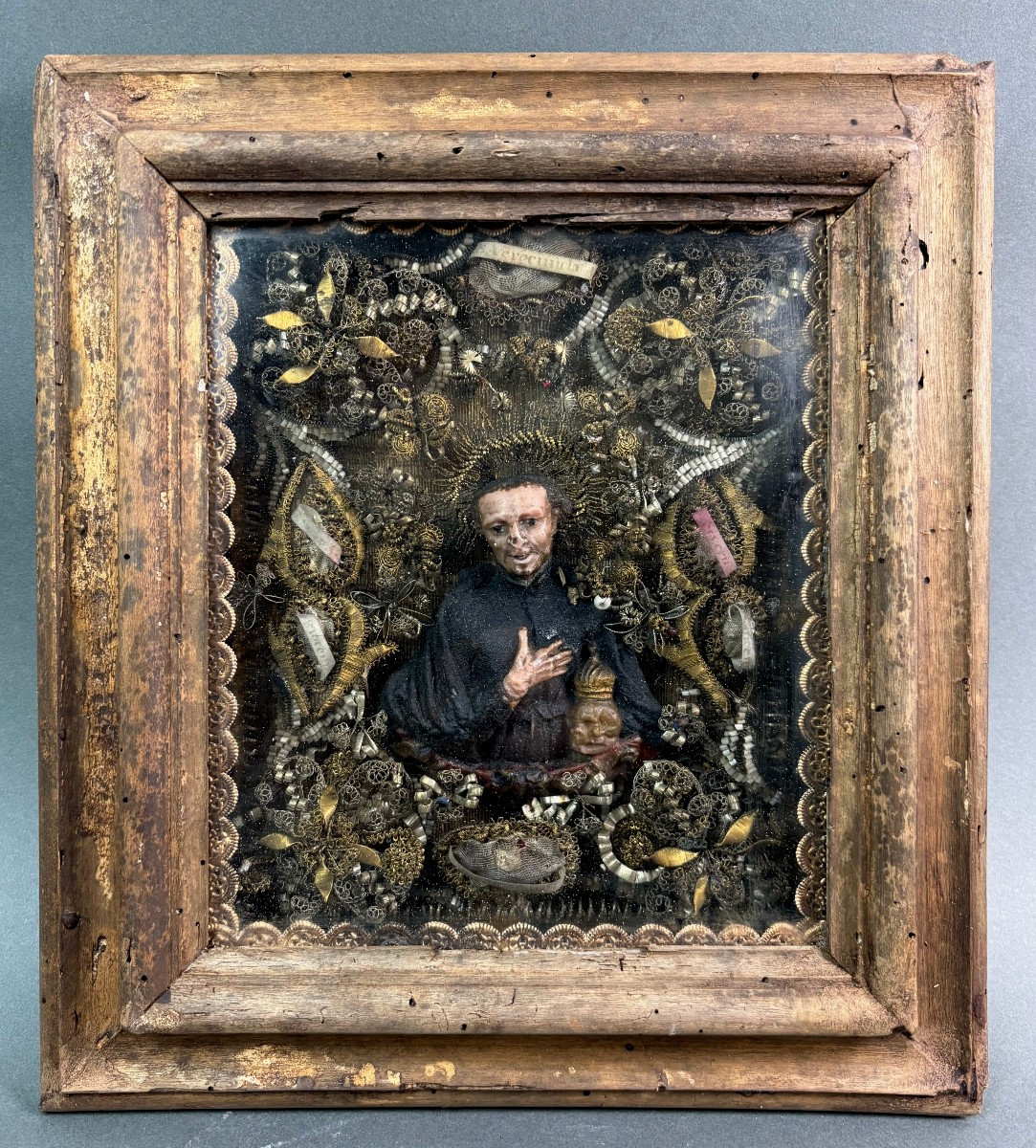 Cornice Reliquirio con Sei Reliquie e San Luigi Gonzaga in Cera, XVIII secolo 