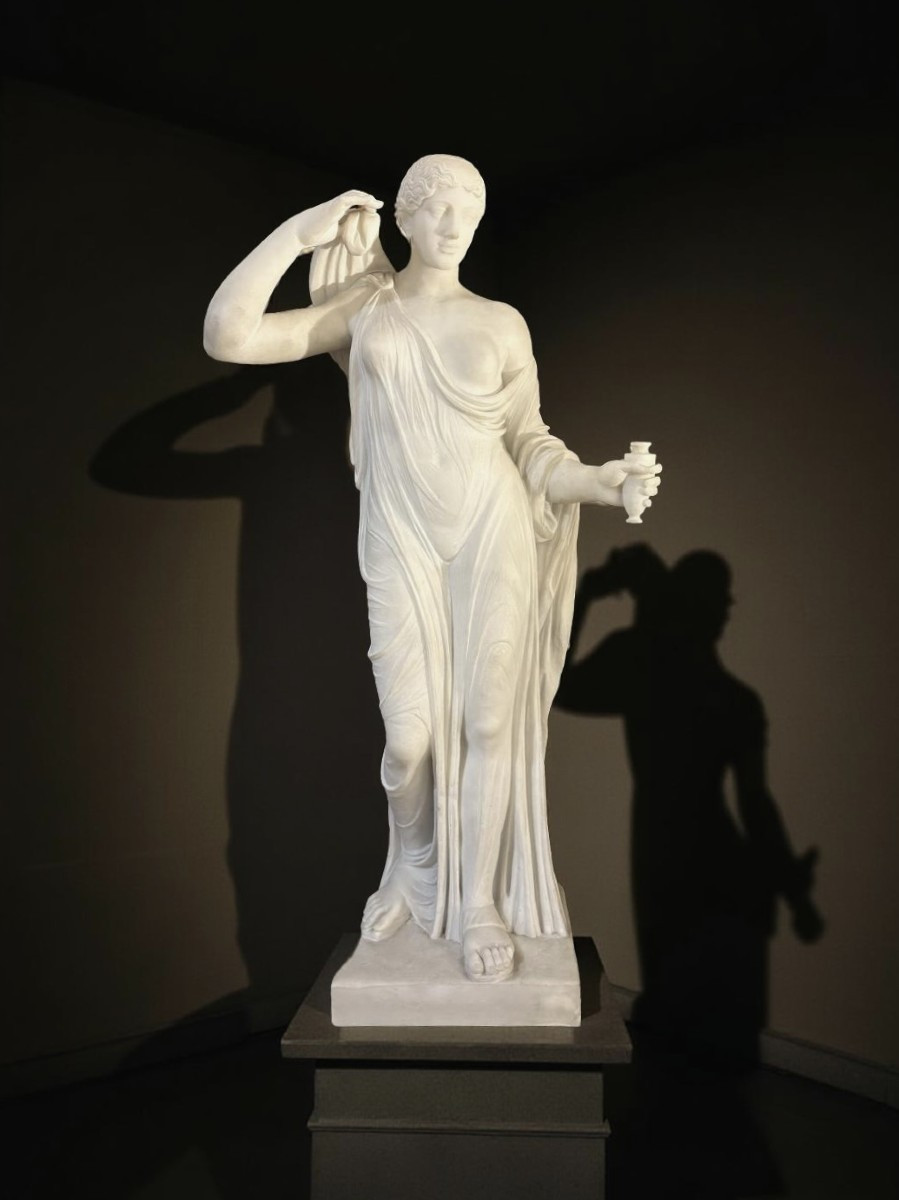 Imponente Scultura Neoclassica in Marmo Venere Genitrice XIX secolo