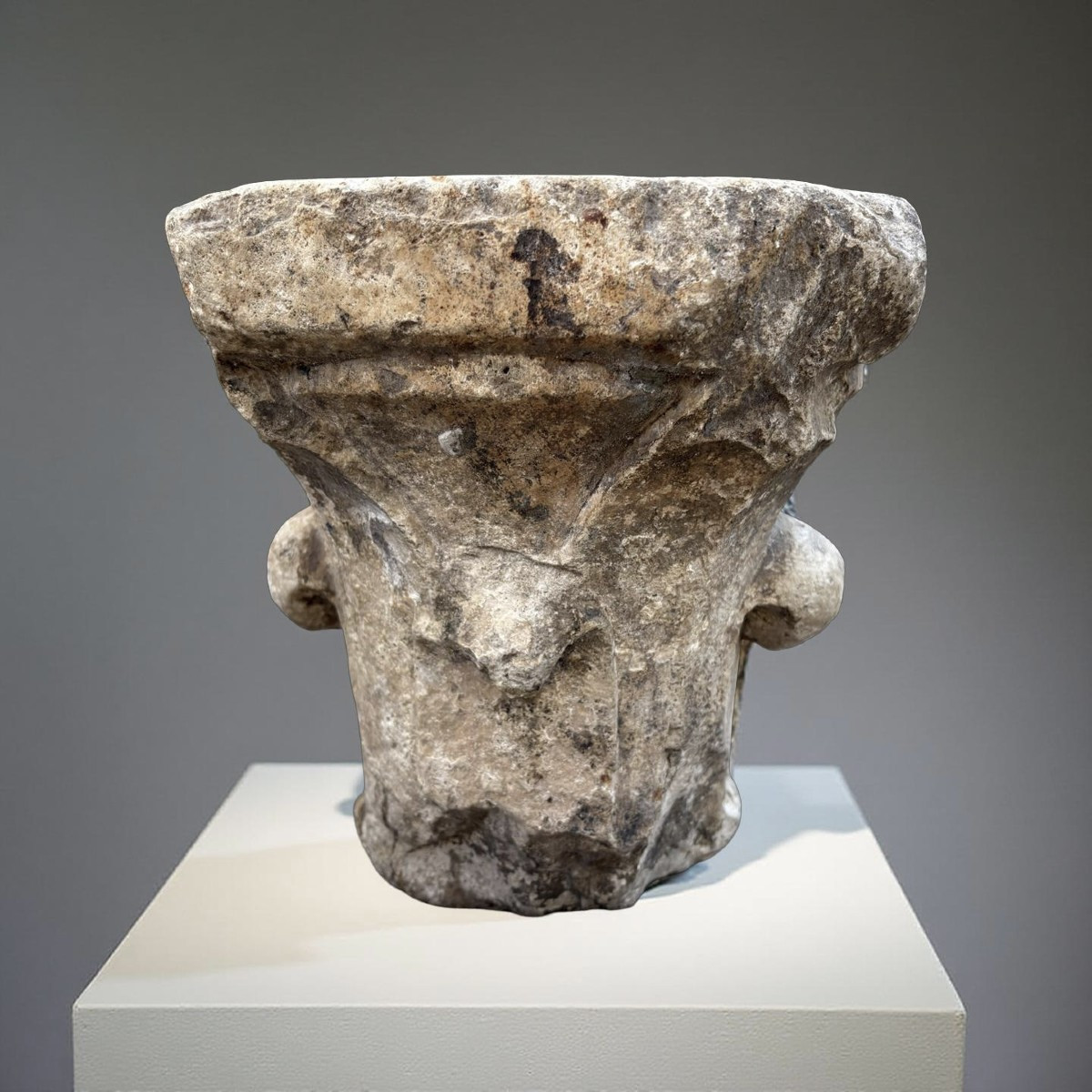 Coppia di Capitelli Medievali in Marmo di Zandobbio XII secolo-photo-2