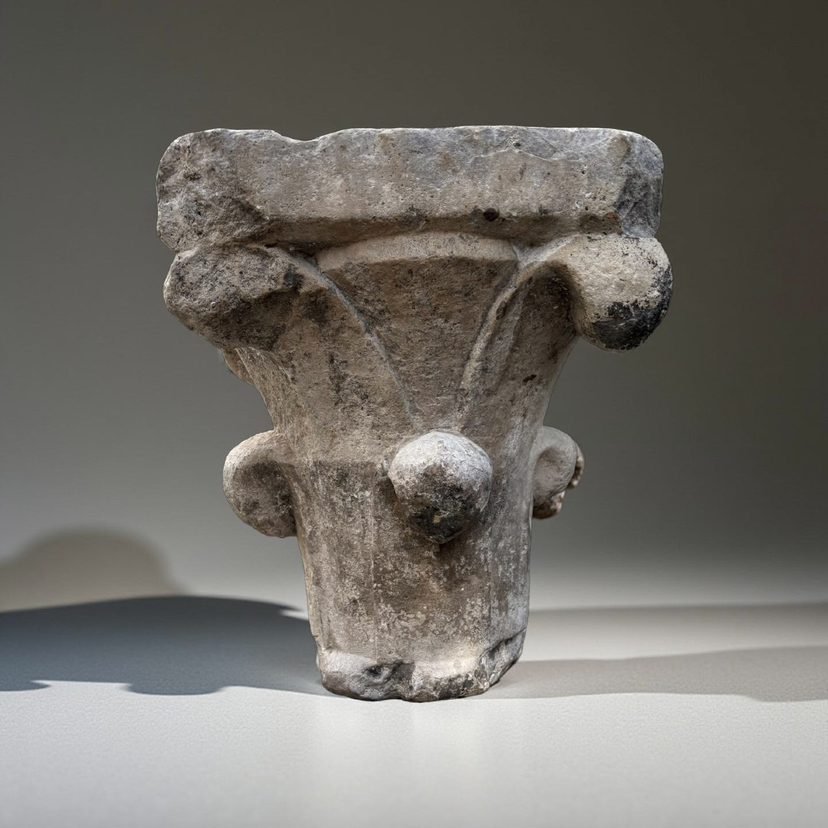 Coppia di Capitelli Medievali in Marmo di Zandobbio XII secolo-photo-3