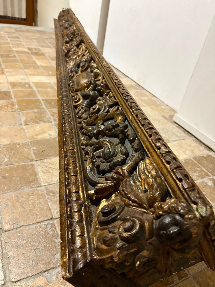 Imponente Predella Barocca in Legno Dorato XVII secolo