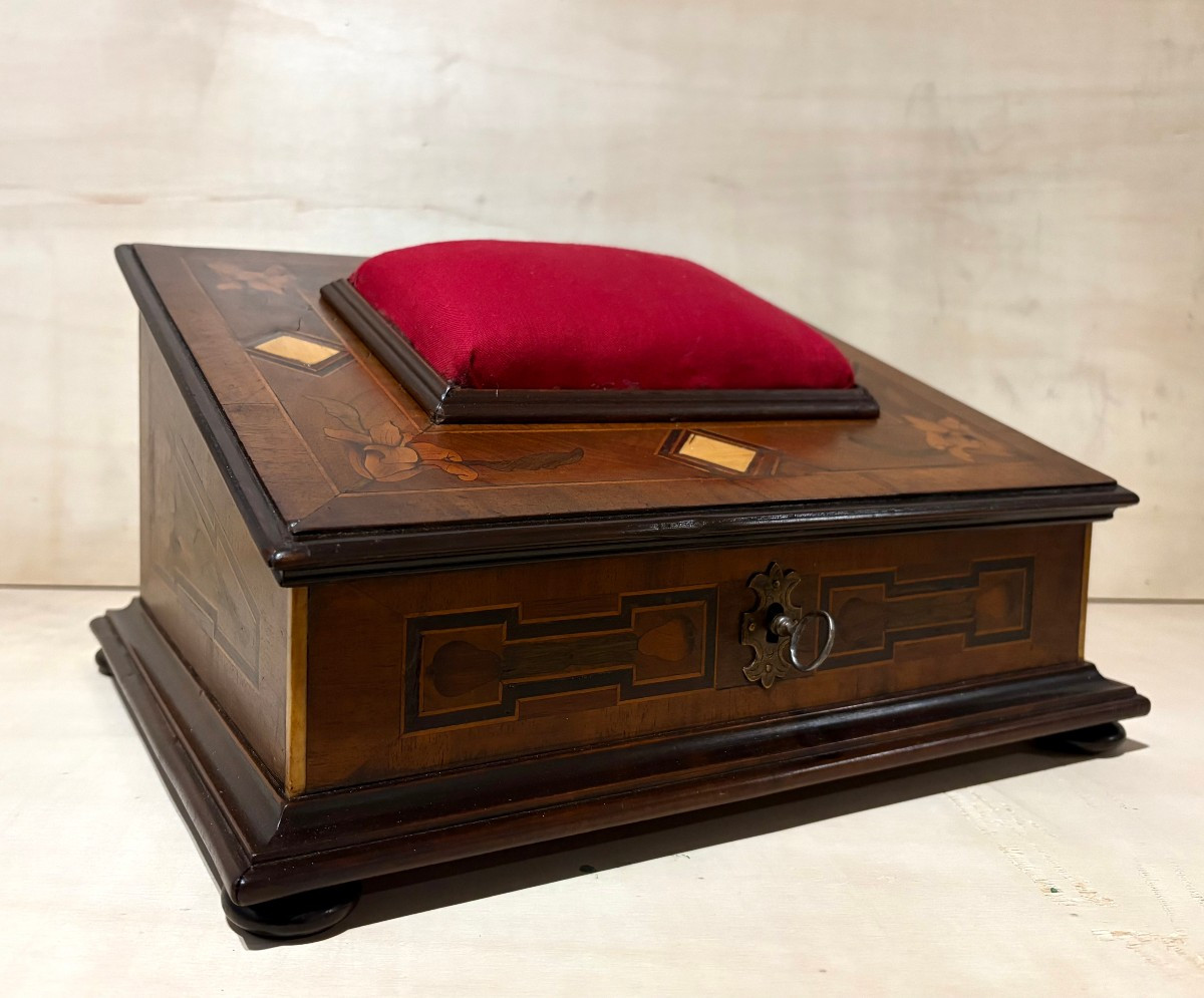 Cofanetto a Segreti in Marqueterie di epoca Luigi XIV inizi XVIII