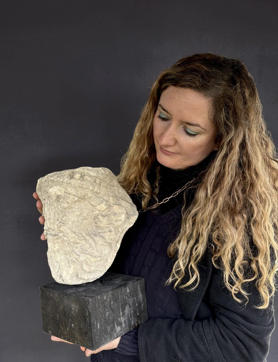 Testa Coronata medievale in Pietra Calcarea Francia XIII-XIV secolo-photo-2