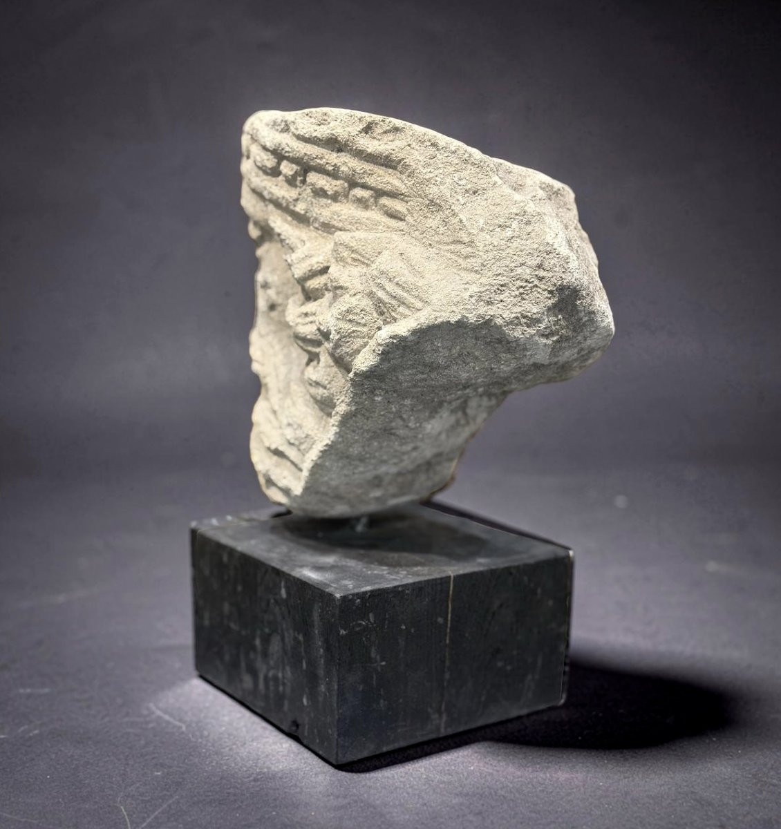 Testa Coronata medievale in Pietra Calcarea Francia XIII-XIV secolo-photo-3