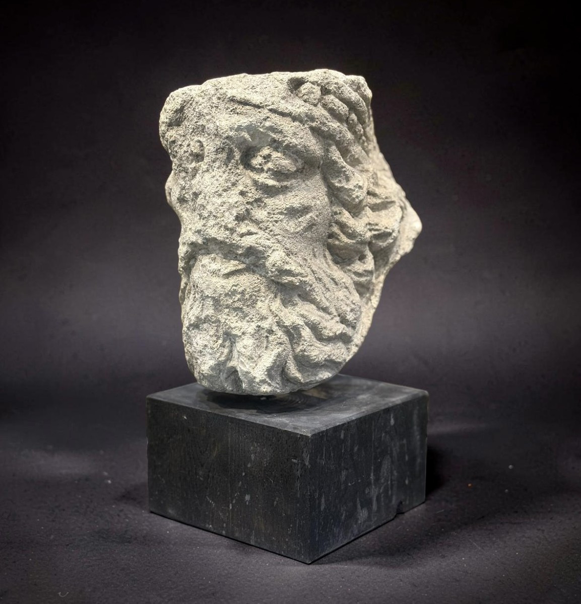 Testa Coronata medievale in Pietra Calcarea Francia XIII-XIV secolo