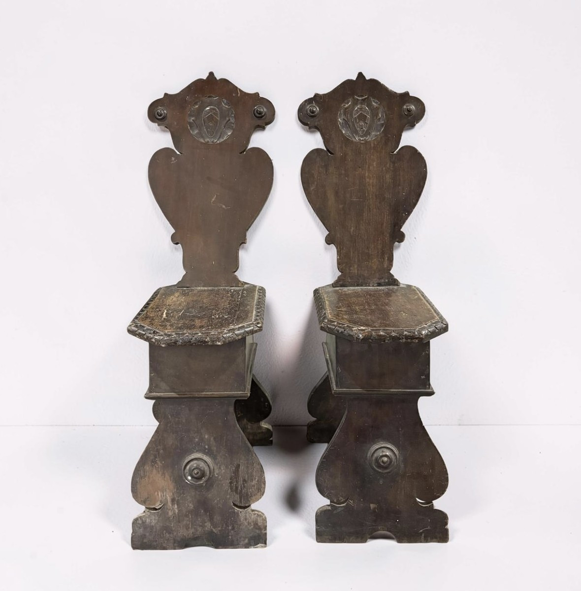 Coppia di Sedie Rinascimentali o Scranni con Stemma 