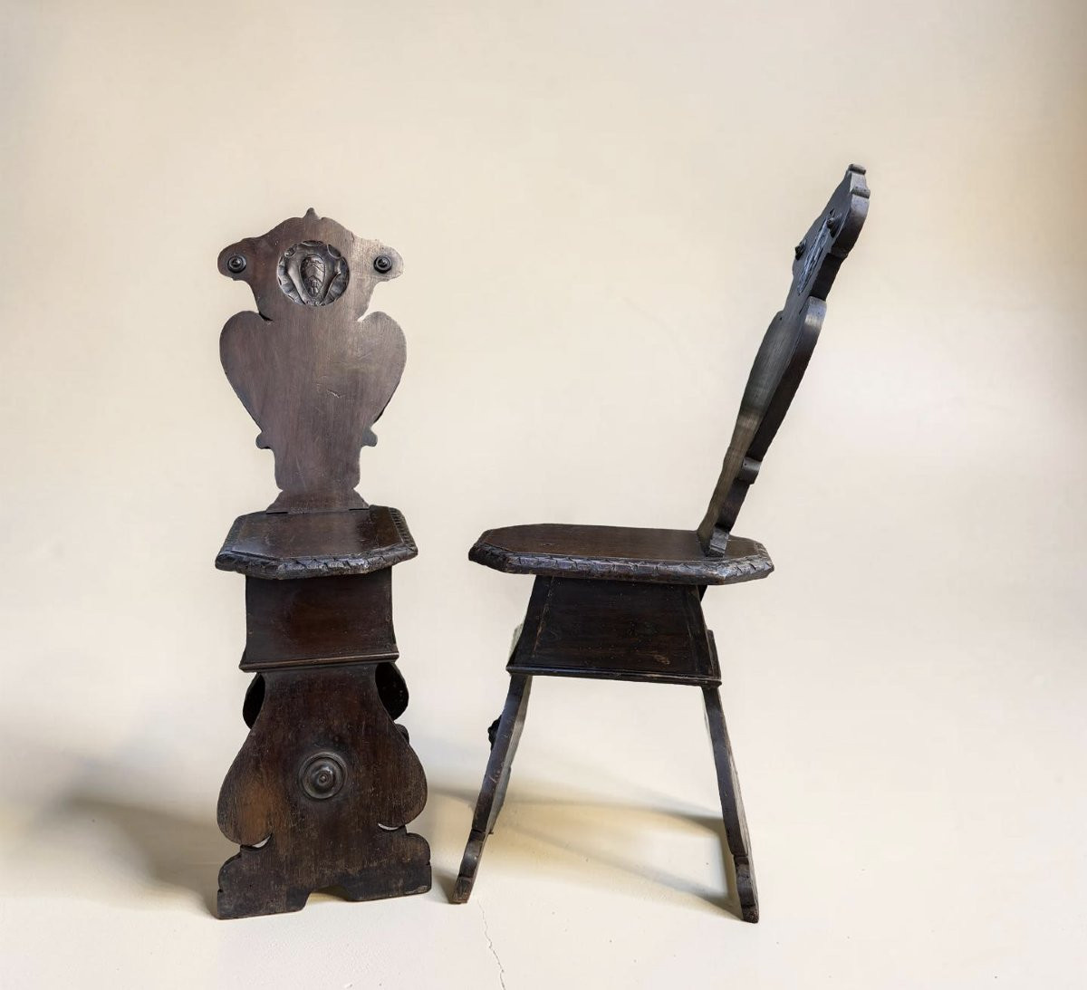 Coppia di Sedie Rinascimentali o Scranni con Stemma -photo-2