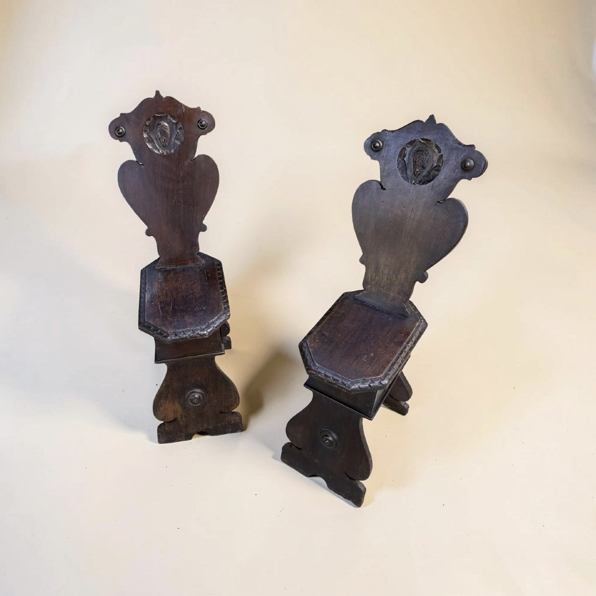 Coppia di Sedie Rinascimentali o Scranni con Stemma -photo-1