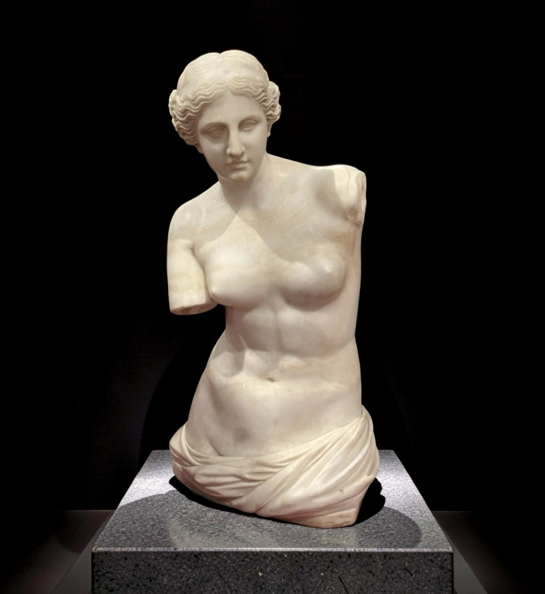 Grande Scultura Neoclassica Alabastro Torso di Venere Italia circa 1860