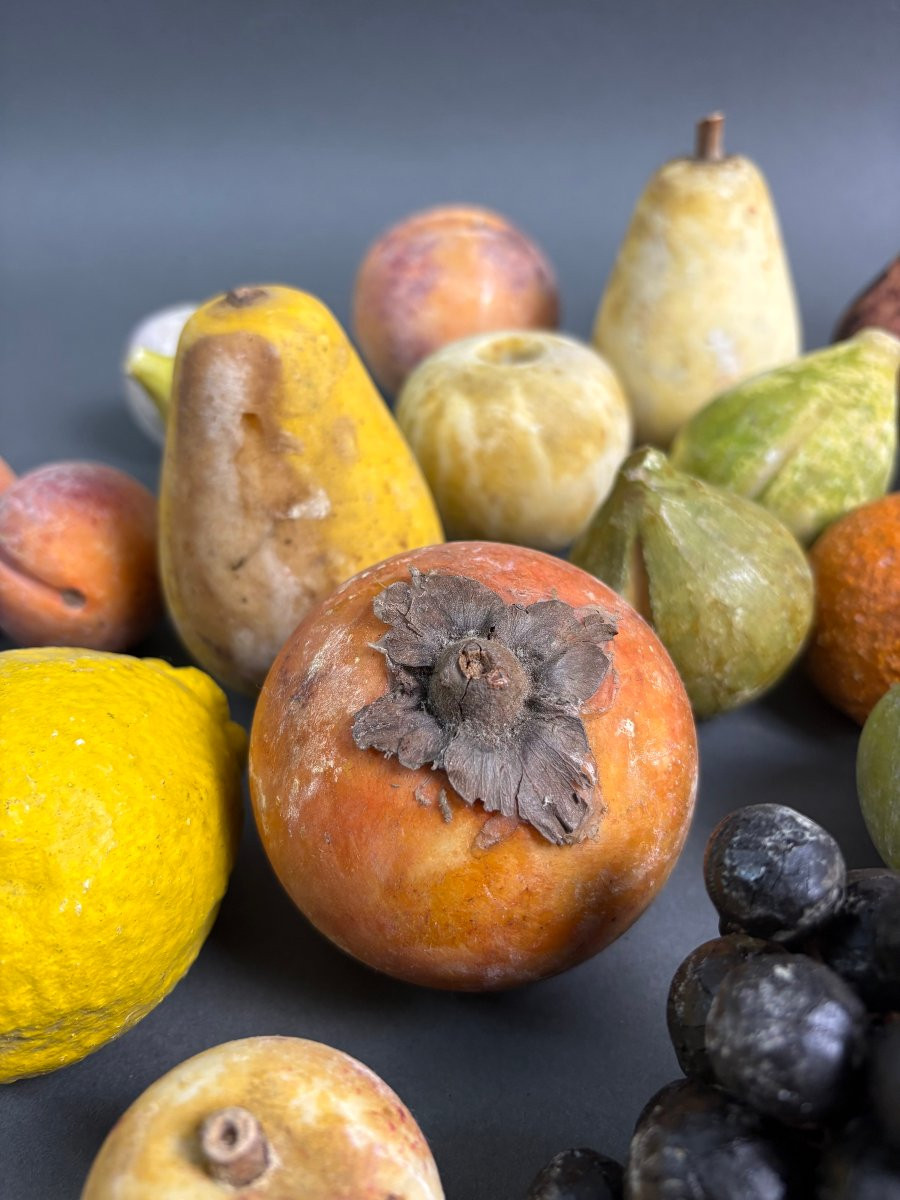 Lotto di 32 frutti in marmo dipinto, bottega toscana del XIX secolo.-photo-5