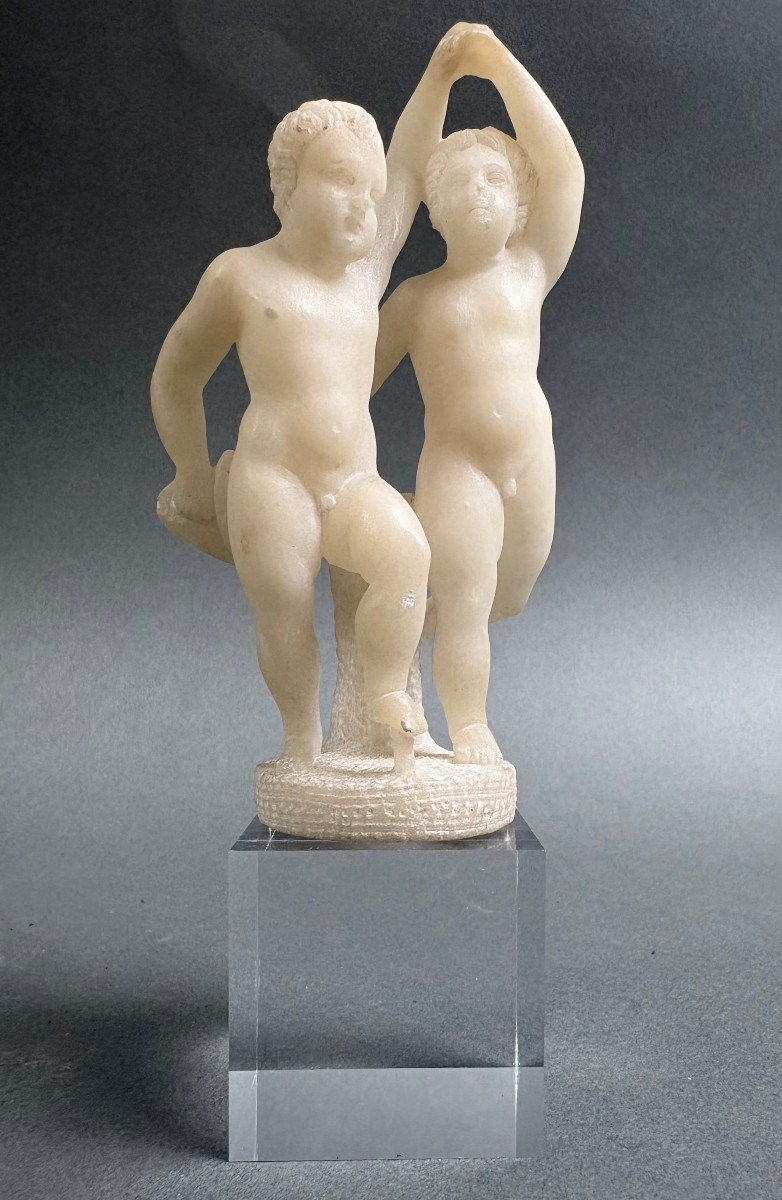 Scultura stile Rinascimento in Alabastro Putti Danzanti XIX secolo