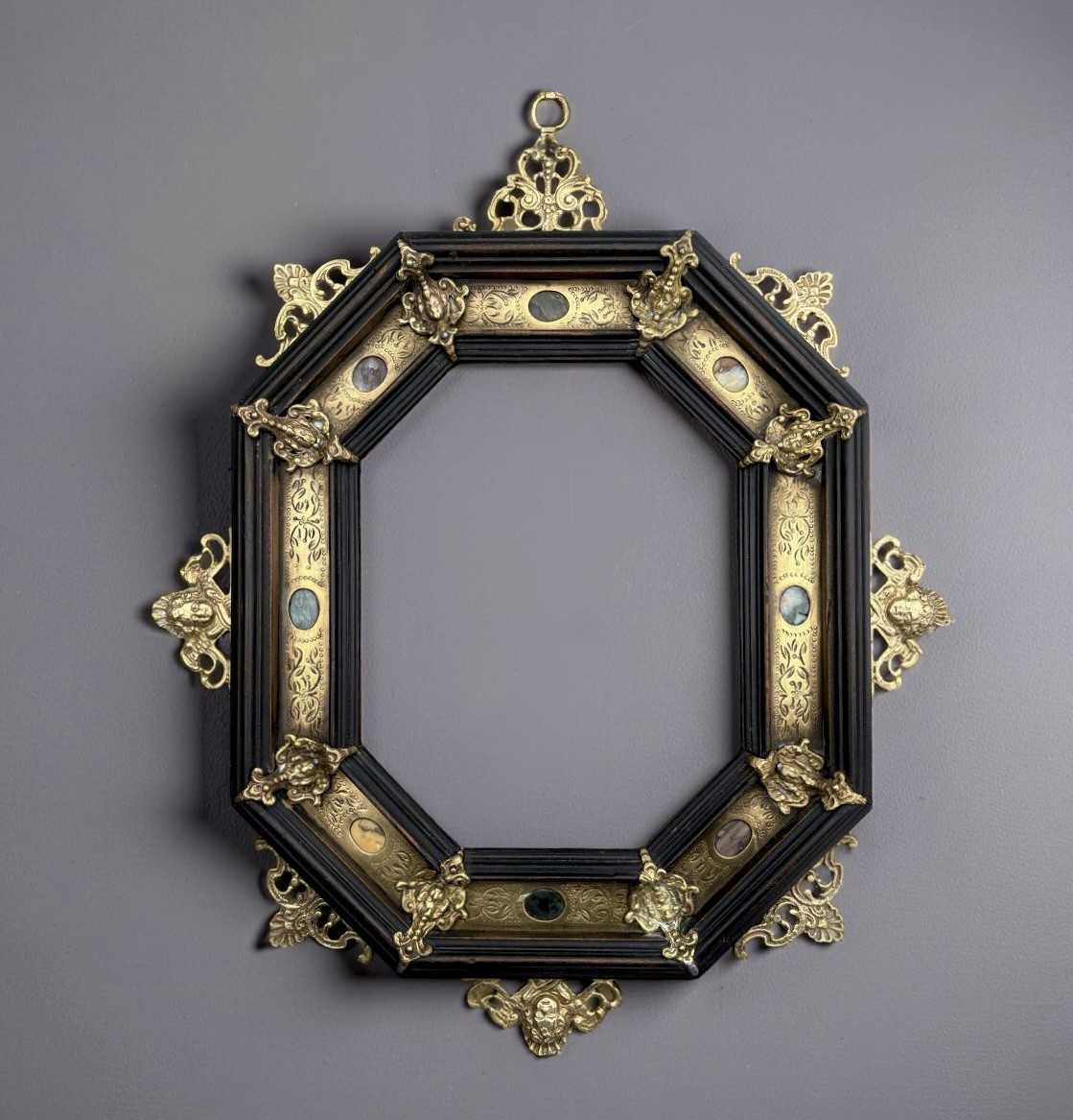 Cornice Grand Tour  Pietre dure e Bronzo Dorato, Roma, XIX secolo