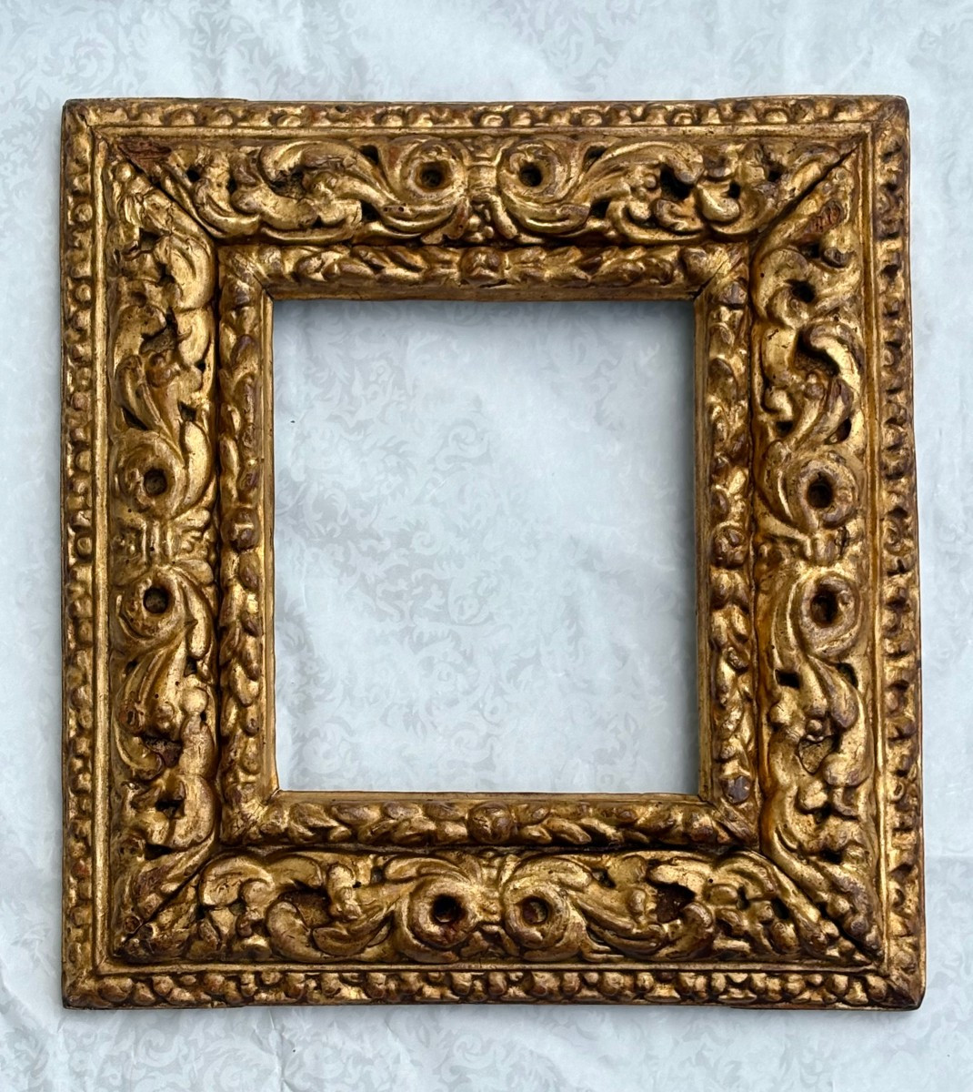 Piccola Cornice da Collezione Legno Scolpito e  Dorato XVII secolo