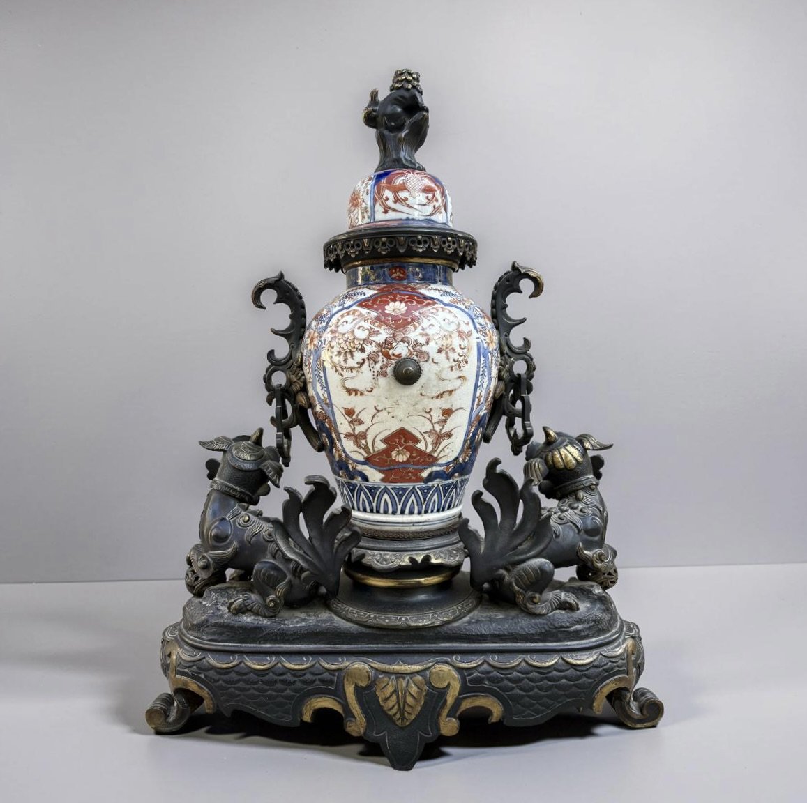 Imponente Orologio Napoleone III Bronzo e Porcellana Imari XIX secolo-photo-2