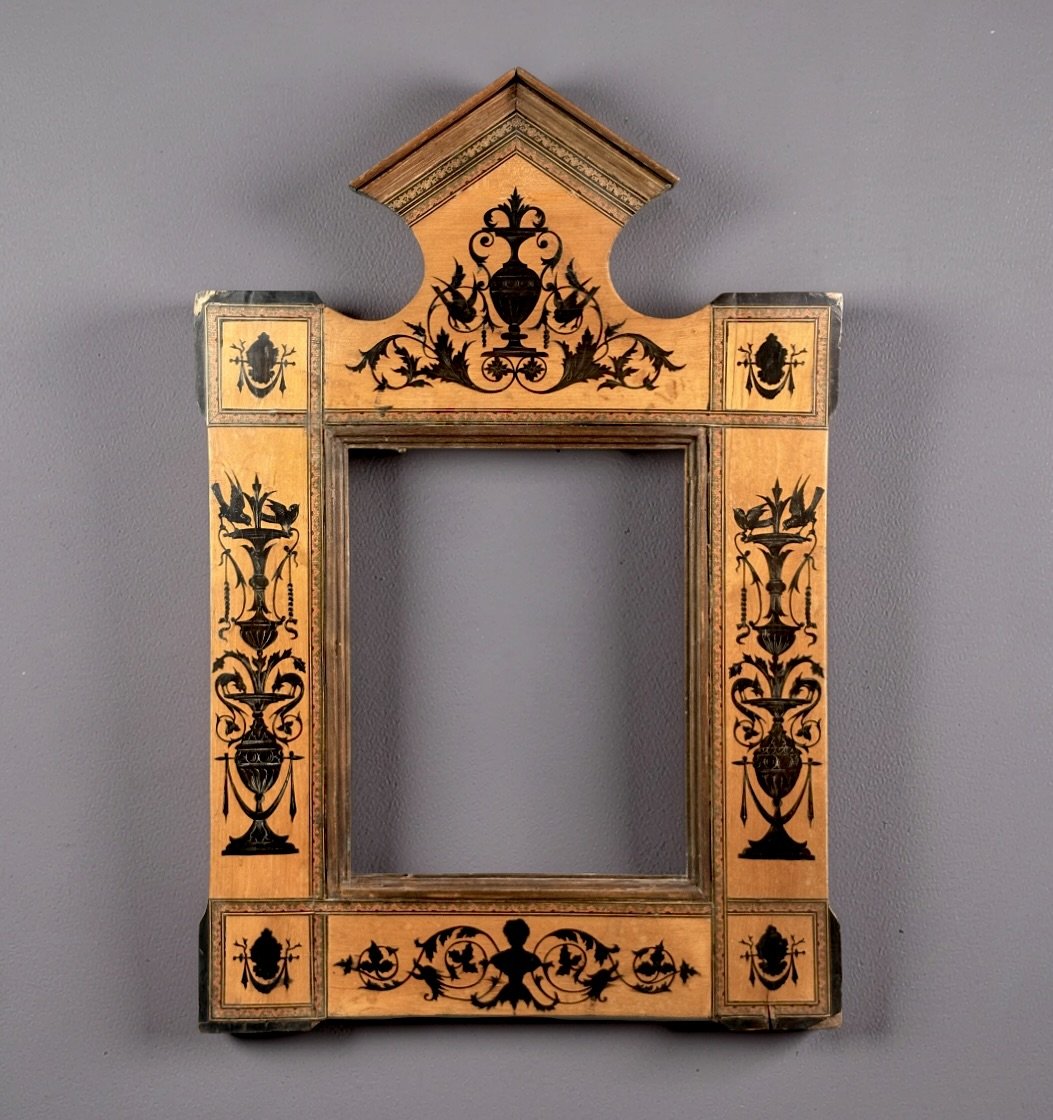 Cornice in Legno Intarsiato a motivi Neoclassici Italia XIX secolo