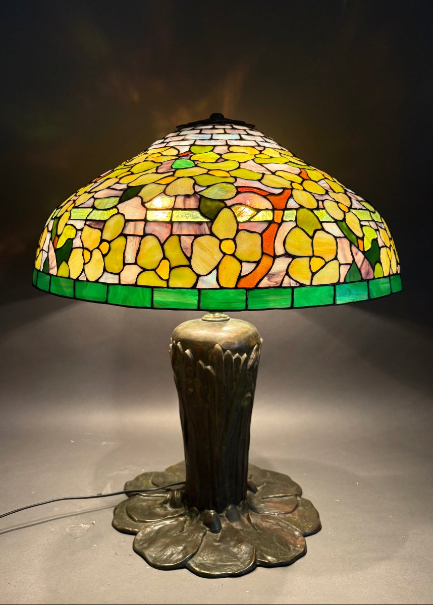 Grande Lampada in stile Tiffany  Alta Gamma Arts and Crafts del 1950