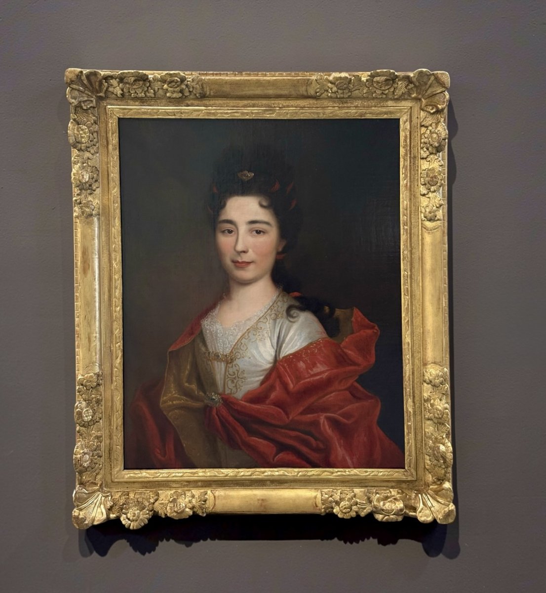 Ritratto di Dama Elegante in Veste Scarlatta, Cerchia di Nicolas de Largilliére, inizi XVIII -photo-2