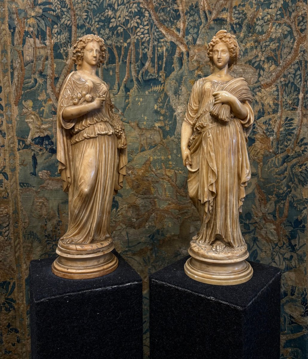 Coppia di Sculture Neoclassiche in Alabastro Giallo Allegorie Roma metà XIX